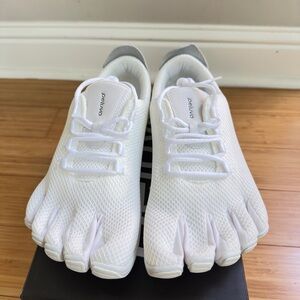 Peluva Strand Sport Mesh Five Toe Barefoot Shoes White Men’s 10.5 New